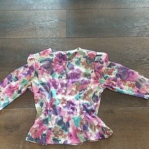Vintage Elegant Floral Blouse with Purple and Pink Accents Size 10